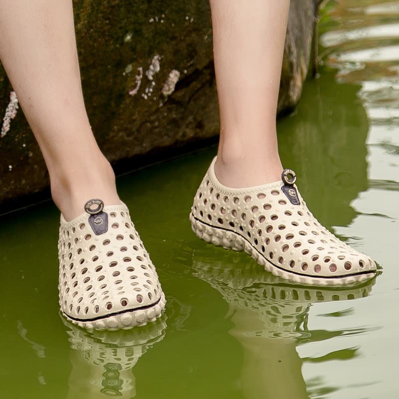 New Fashion Water Wading Cool Breathable Beach Men's Shoes Toe-Cover Slip-On Nest Hole Shoes 2255