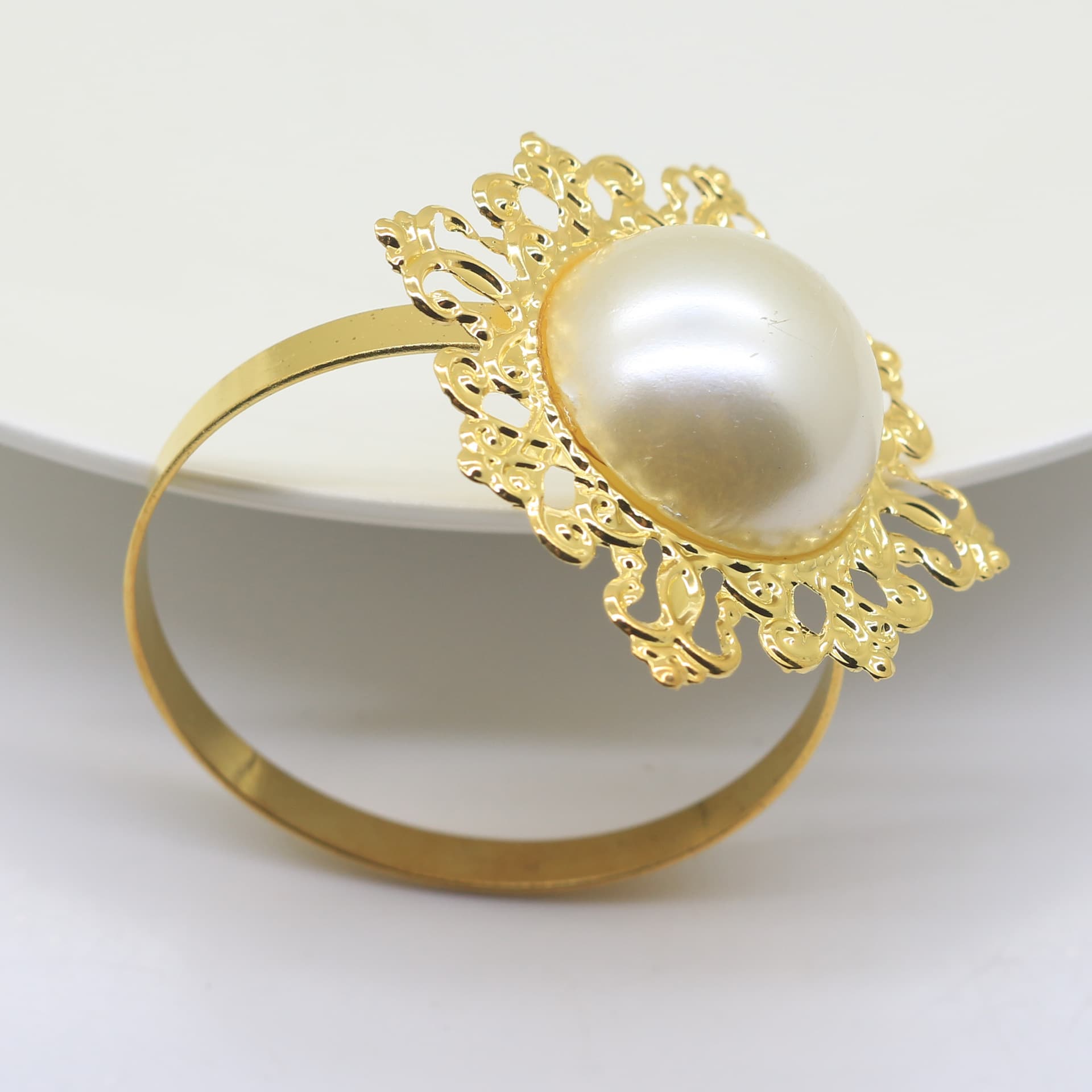 2018 New Style Gold-Plated Multicolor Acrylic Napkin Ring Hotel Tabletop Setting Pearl Decoration Accessories Party Supplies