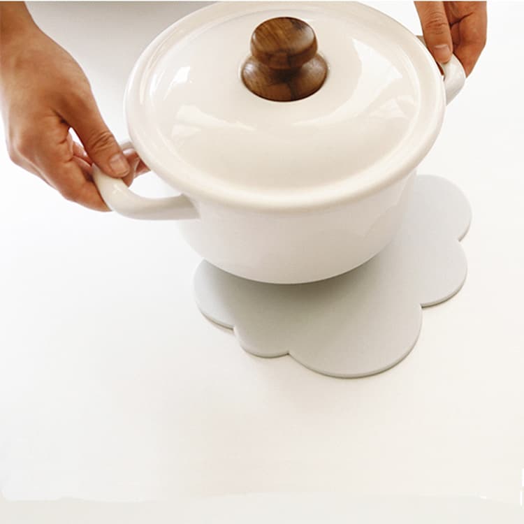 Korean Creative Minimalist Silicone Cloud Coaster, Oak Leaf Pot Mat, Squirrel Placemat, White Rabbit Silicone Coaster
