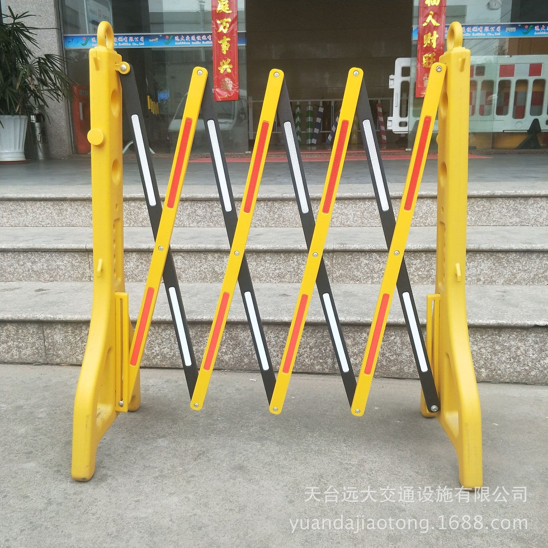 Yuanda plastic retractable fences, yellow roadblock railings, water-filled barricades, foldable barriers, and isolation protective railings