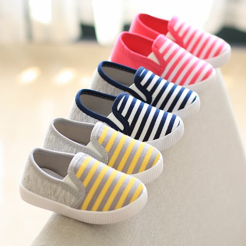 High-volume baby spring/autumn new style children's low-top canvas shoes, striped slip-on, soft sole, direct wholesale from manufacturer, sizes 18-23