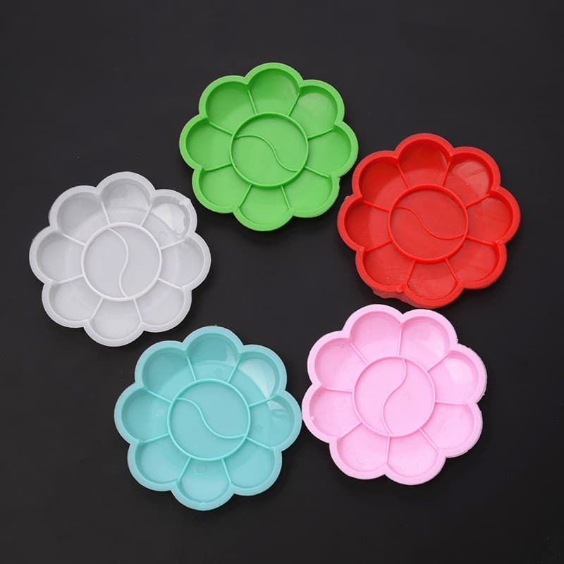 8cm Plum Blossom Palette, Plastic Color Mixing Tray for Children's Acrylic and Gouache Painting in Various Colors