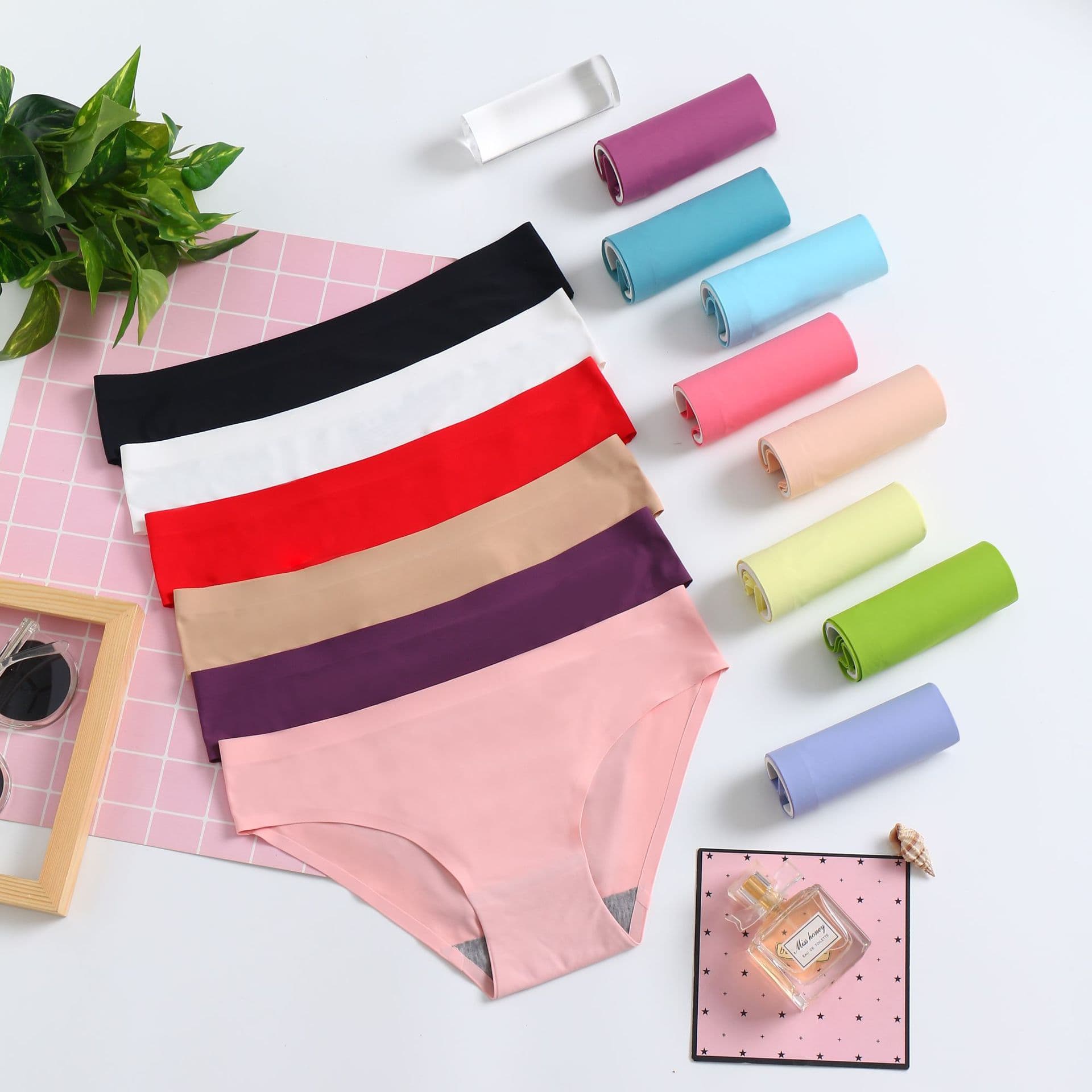 New One-Piece Seamless Panties Sports Invisible Ice Silk Sexy Low Waist Solid Color Seamless Women's Triangle Briefs