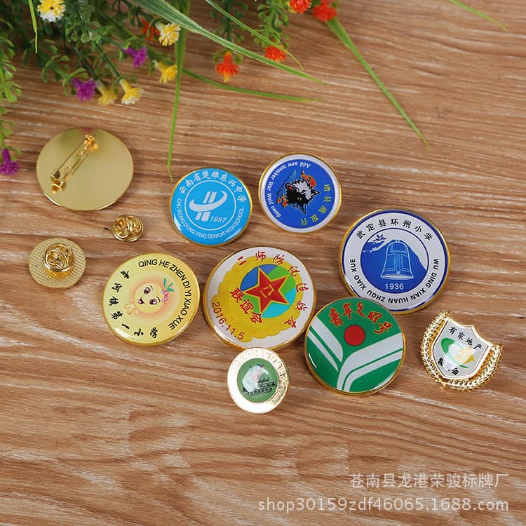 Epoxy badge creative crystal glass personalized student school badge painted cartoon cute badge factory direct supply