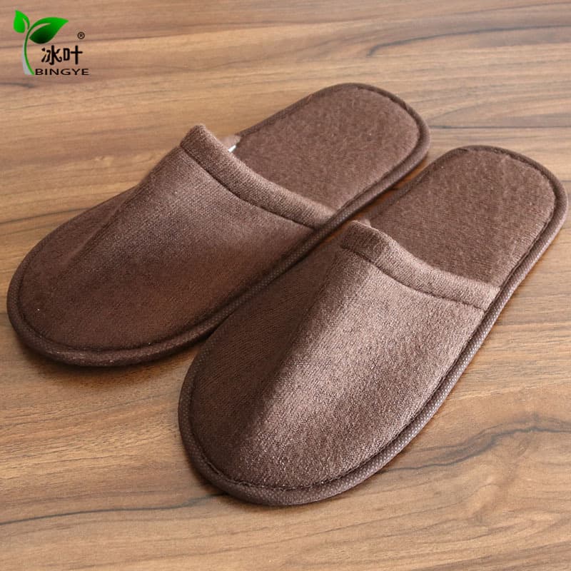 Disposable slippers, coffee-colored fleece-lined, guest room slippers, hotel toiletries, hotel consumables, in stock supply.