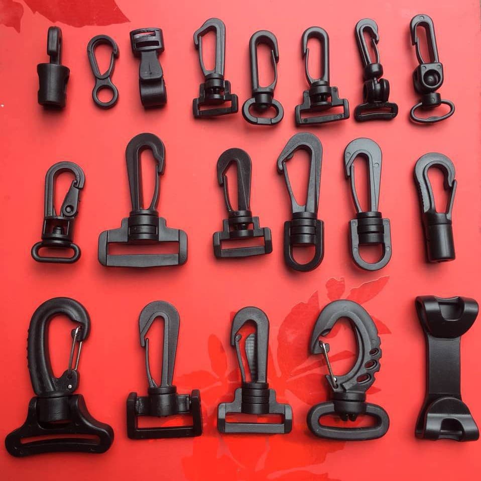 Manufacturer supply plastic hook buckles, luggage hooks, strap hooks, swivel hooks, lobster clasps, figure-8 hooks, various styles available.