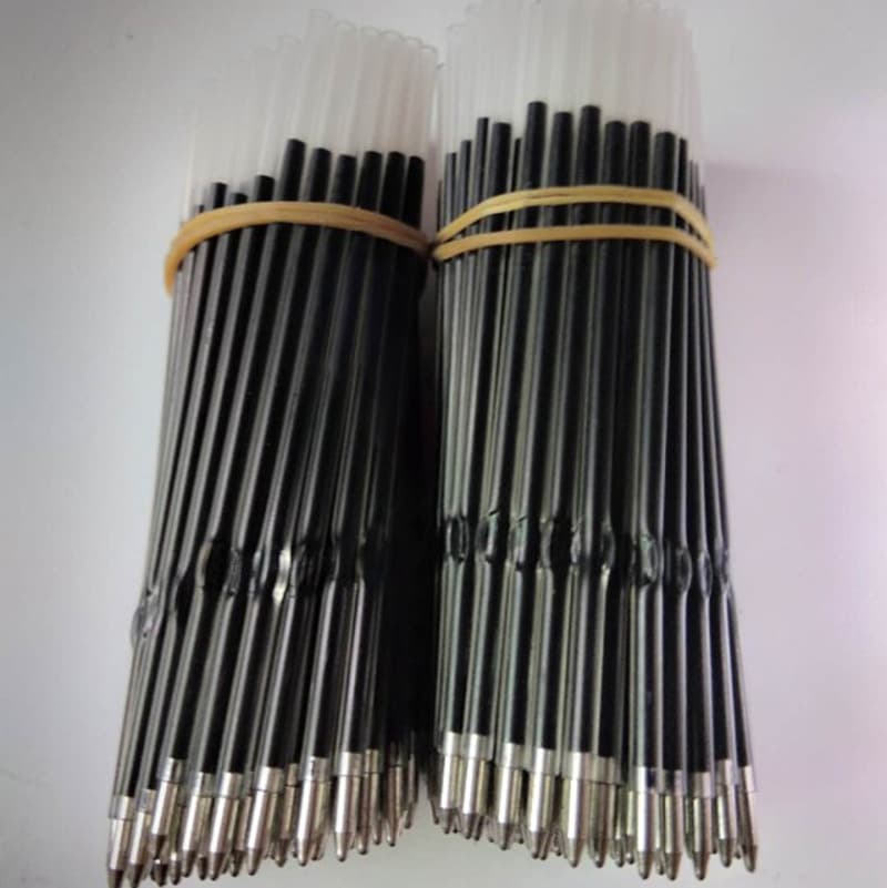 Manufacturer wholesale black ballpoint pen refills, pen refills for primary and secondary school students' writing.