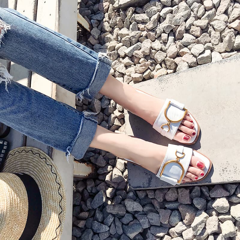 Factory Direct Summer Women's Fashionable Flat Sandals, New Style, Versatile Outdoor Flip Flops