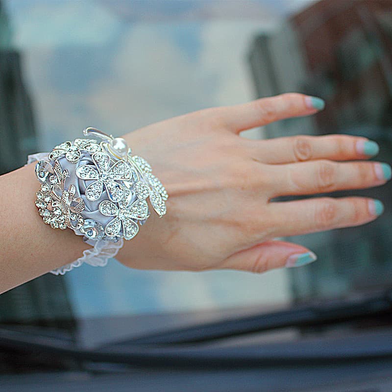 Long-term supplier of bridal ribbon wrist corsages. Stable cross-border supply. Dropshipping available. Never run out of stock. SW0888