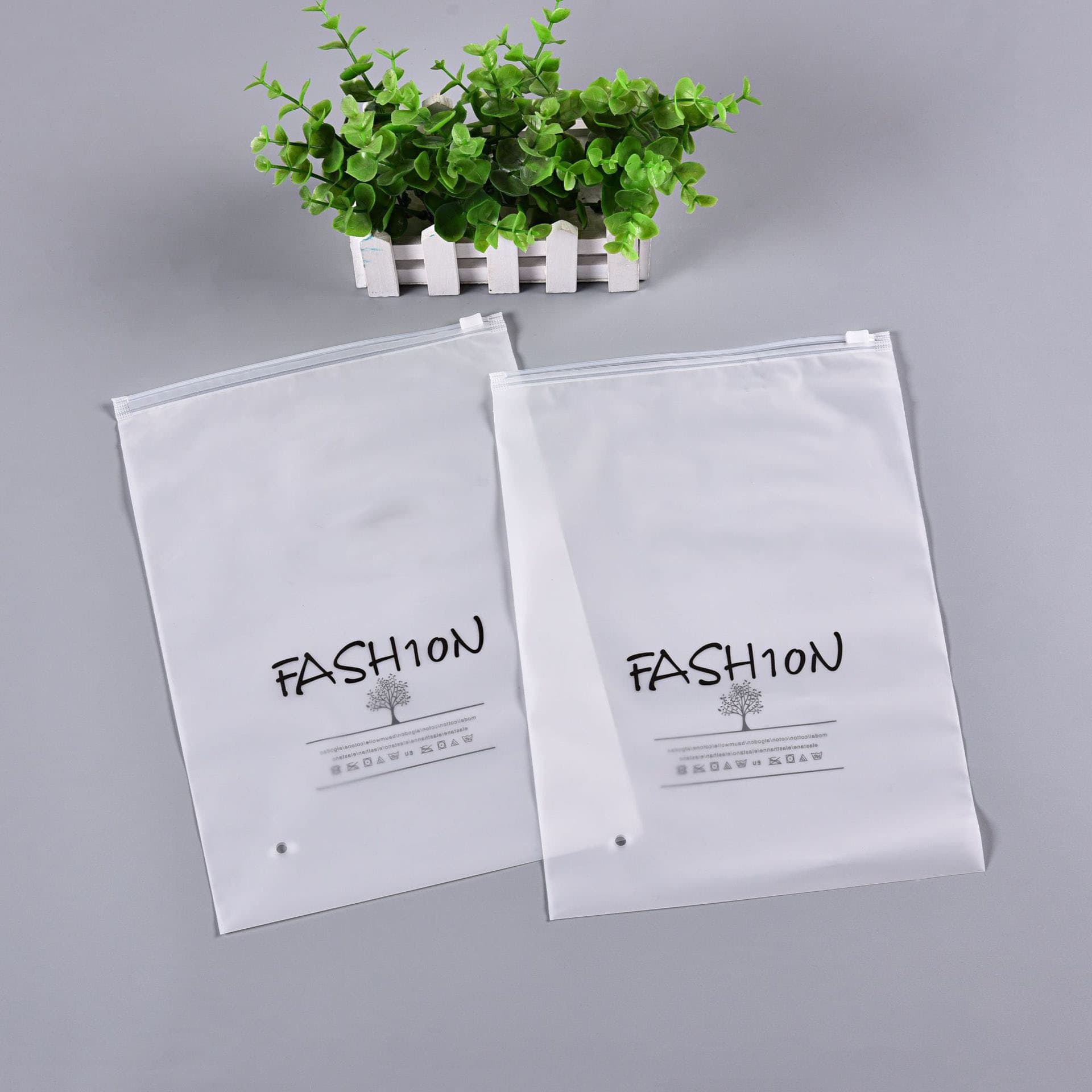 New Style Hosiery Packaging Bags, PE Frosted Self-Sealing Bags for Leggings and Underwear, Trendy Zipper File Bags Wholesale