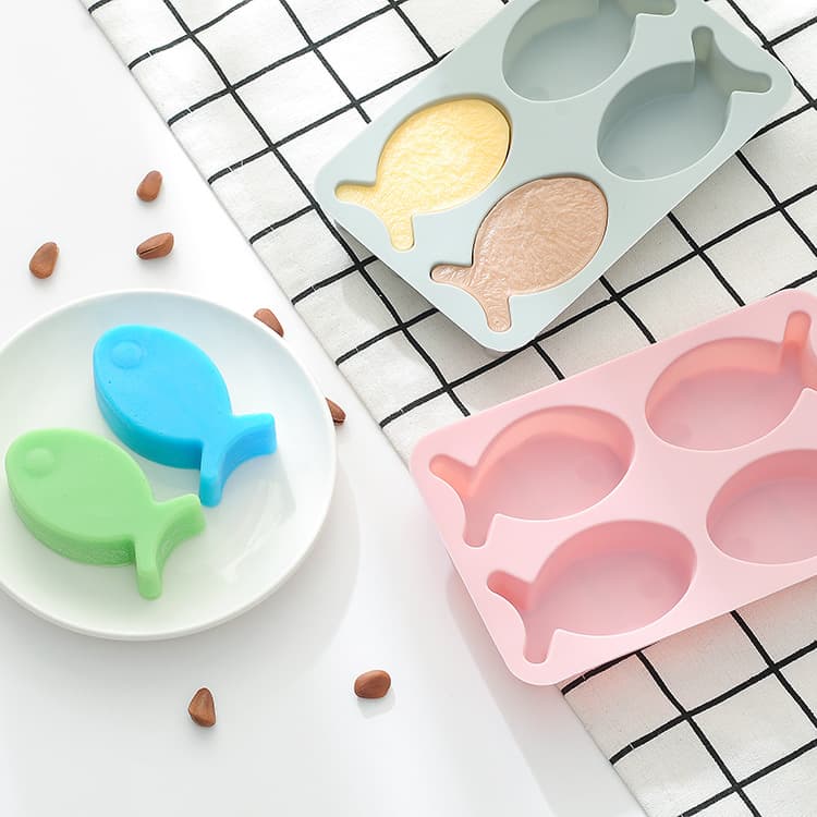 In-Stock Silicone Rice Cake Baking Mold 4-Piece Cute Little Fish Handmade Soap Chocolate Mold Ice Tray