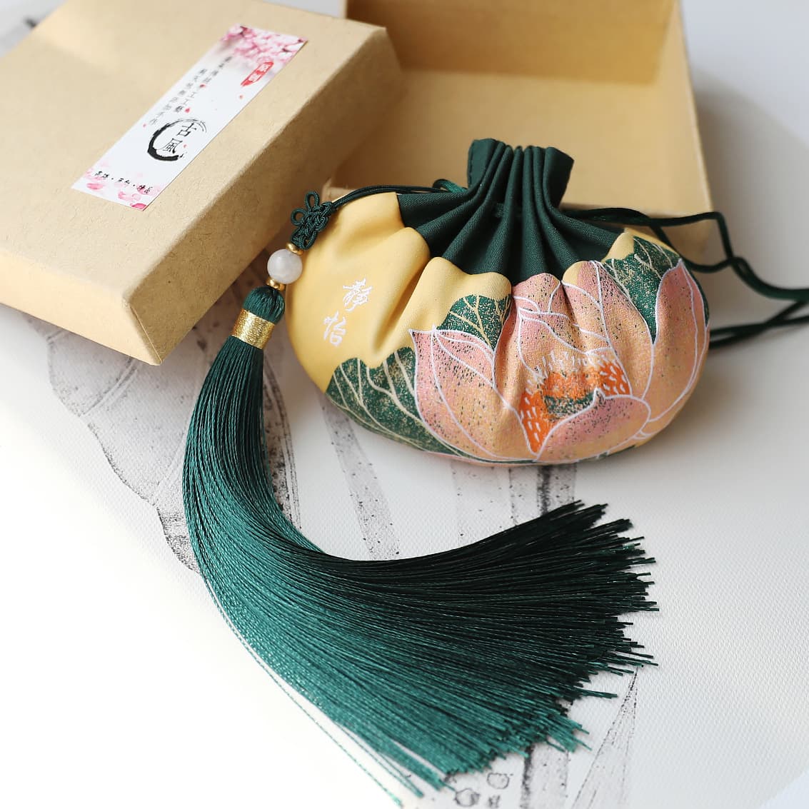 Manufacturer wholesale ancient style tassel purse palace portable sachet car hanging lotus sachet empty bag tassel creative gift