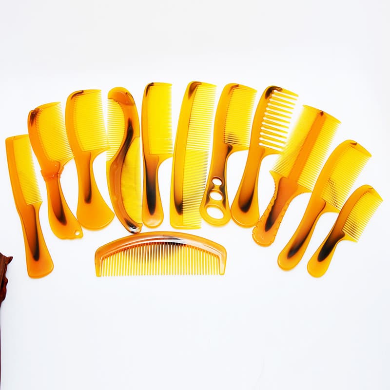 Unbreakable, non-irritating plastic comb, a small gift from Taobao, a street vendor's Oxford comb, a hair comb, and a daily necessity.