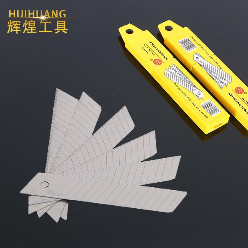Manufacturer wholesale sharp and durable utility knife blades 18mm wallpaper blades SK5 black blades high carbon steel factory stock