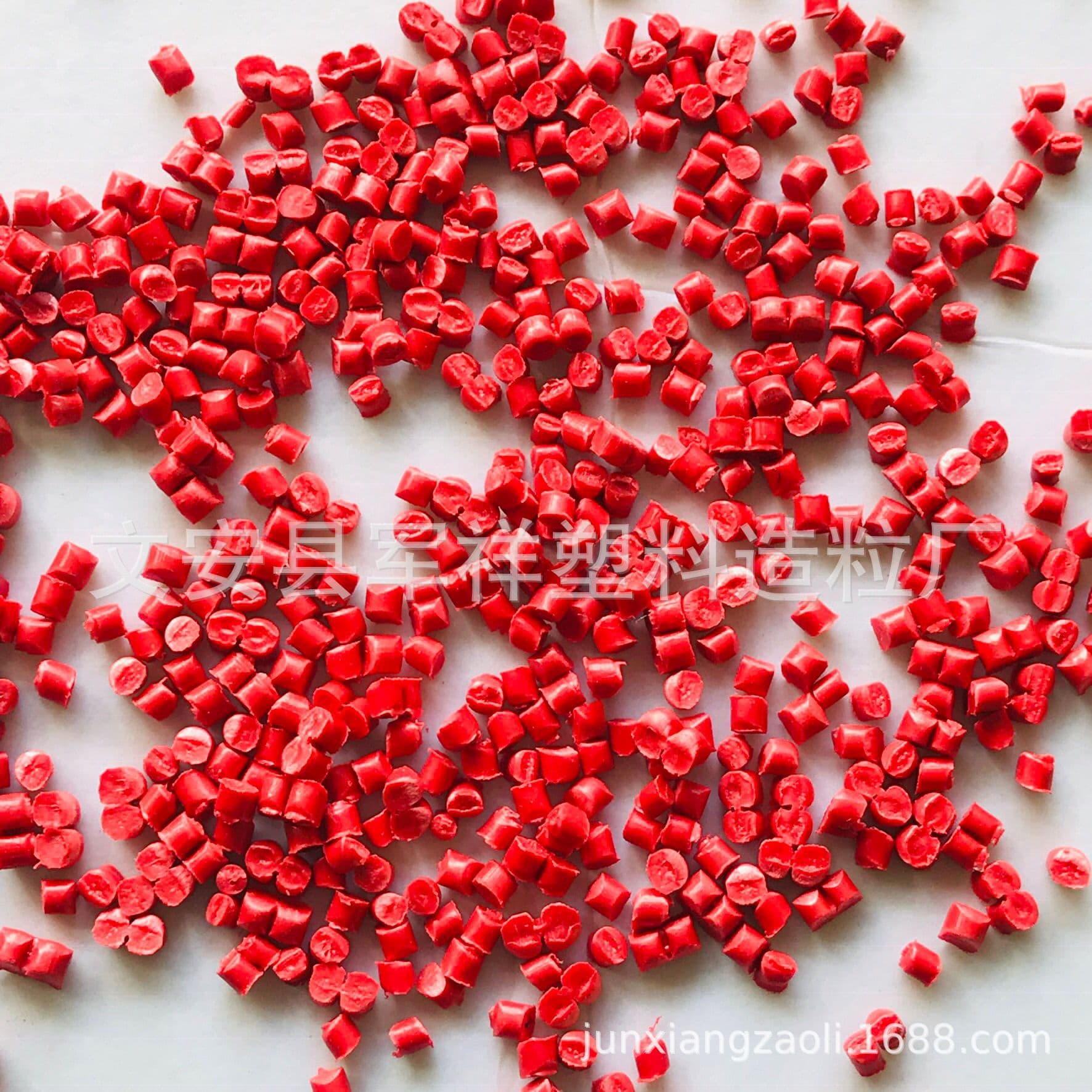 Manufacturer supply of PP recycled red pellets, recycled polypropylene for injection molding strawberry and blue flower pots.
