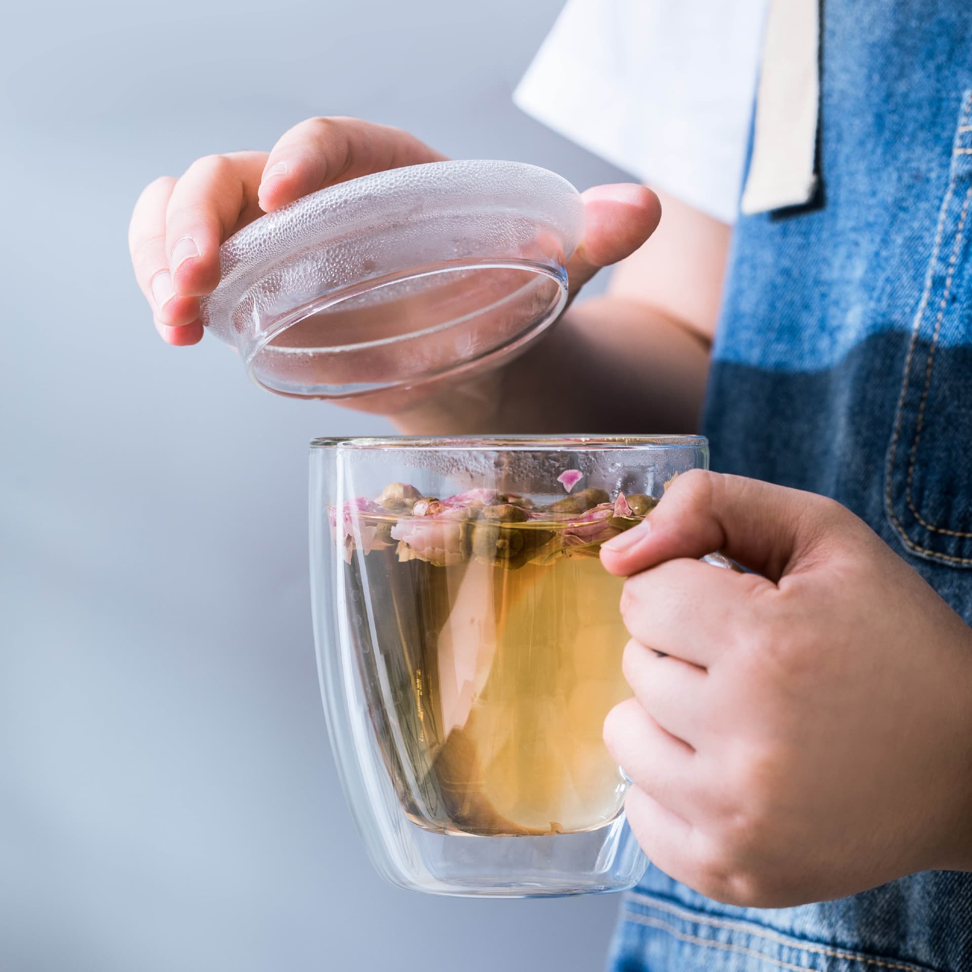 Creative Double-Wall Glass Mug with Lid and Handle, Thickened Heat-Resistant Glass Cup for Coffee, Tea, and Juice
