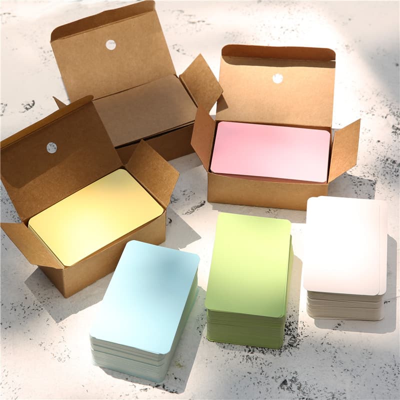 Blank cardstock with handwritten English words, white cardstock, small cards with messages, portable memory cards.