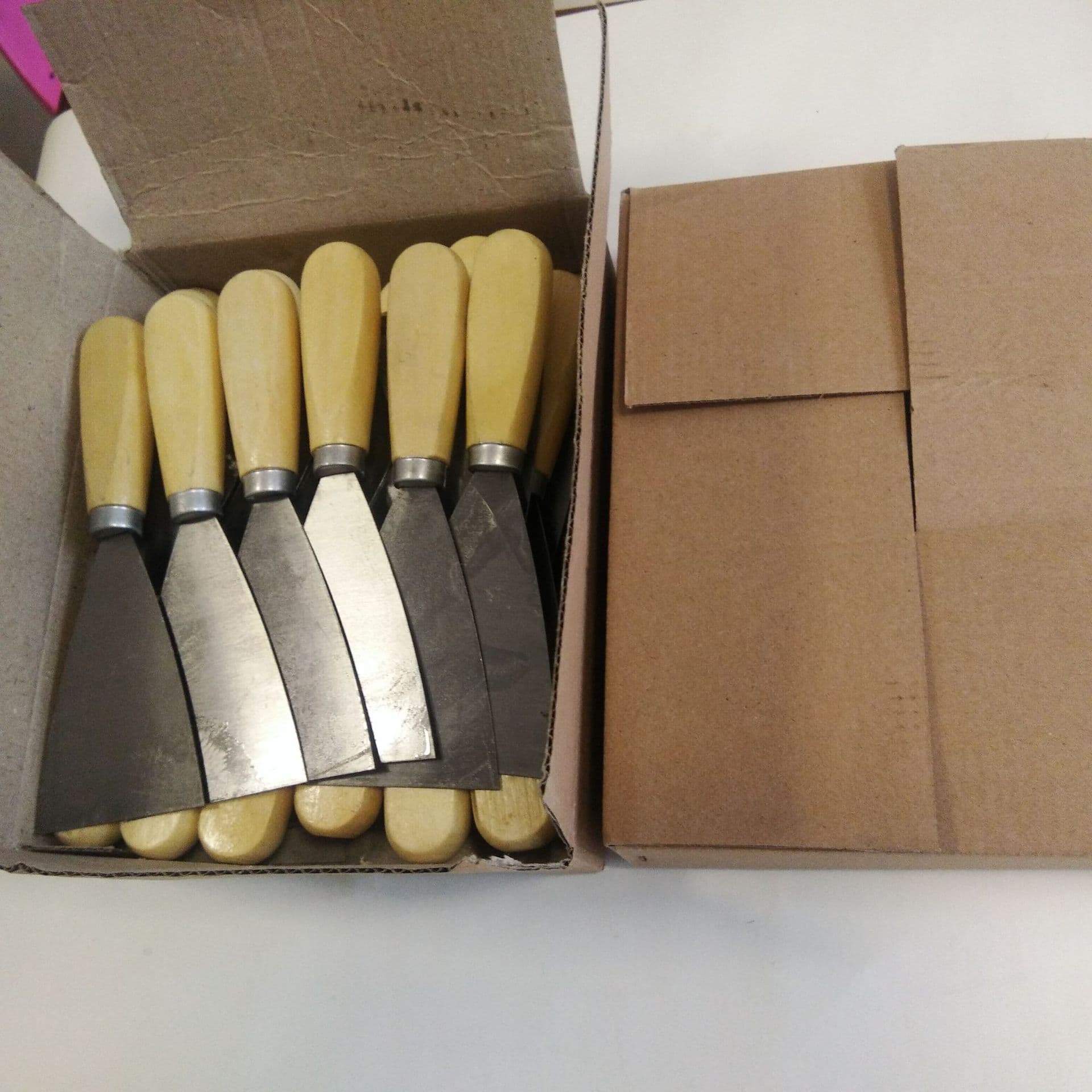 Poplar Wood Handle Putty Knife, Thickened Cleaning Putty Knife, Spatula, Iron with Holes, Poplar Wood Handle Mud Scraper