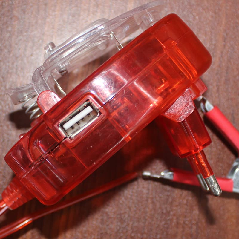 Tall European Standard Multi-Head Clip Charger with Cable for Phone Battery Charging
