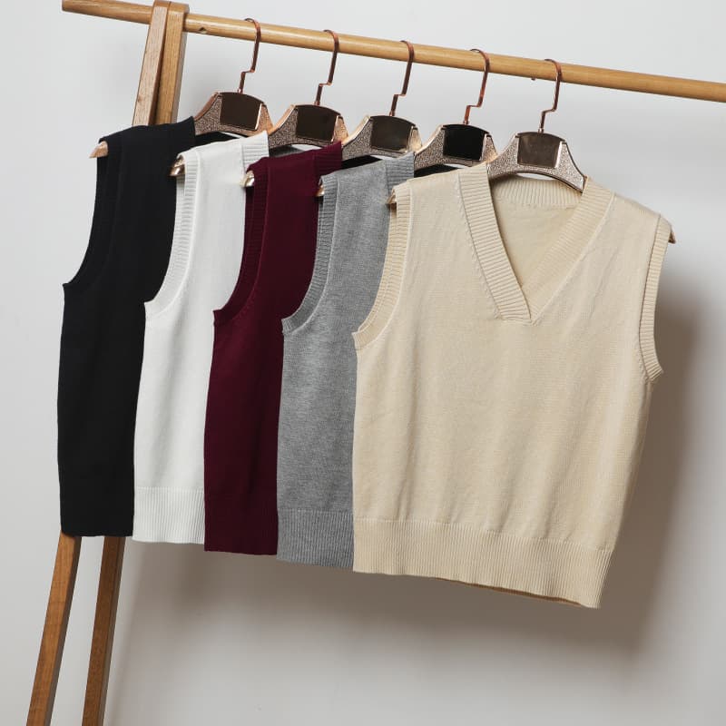 New Autumn/Winter V-Neck Pullover Vest for Women, Black Top, Sleeveless Sweater, Lightweight Knitwear for Outer Wear