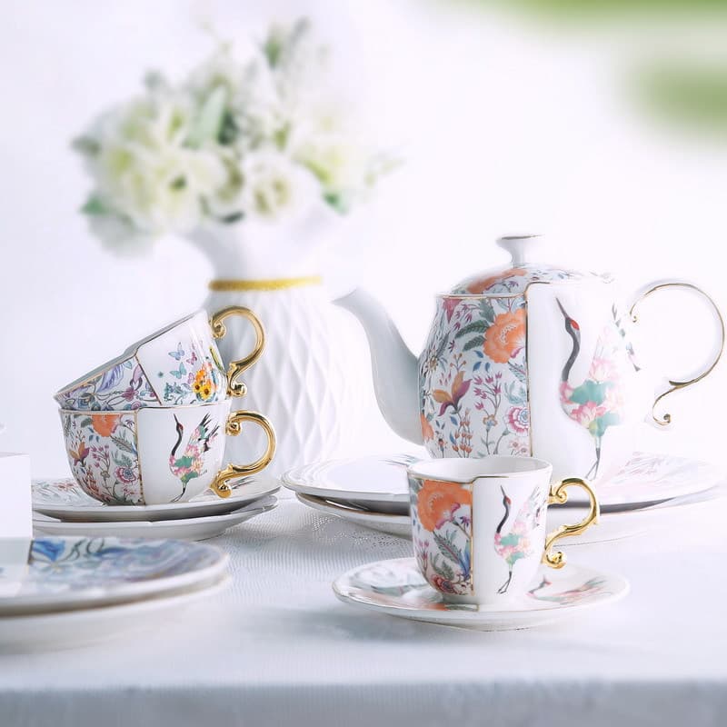 A modern Chinese-style, dreamlike afternoon tea gift set featuring an irregularly shaped ceramic teapot, large cups and saucers, and a fusion of Chinese and Western elements.