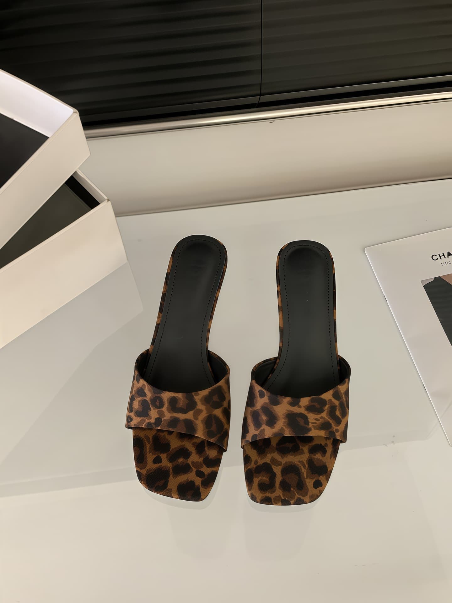 Chuyuji Wedge Heel Leopard Print One-Strap Slippers for Women, Outdoor Wear 2026 Summer Niche Style, Nude Color Sandals to Match Dresses