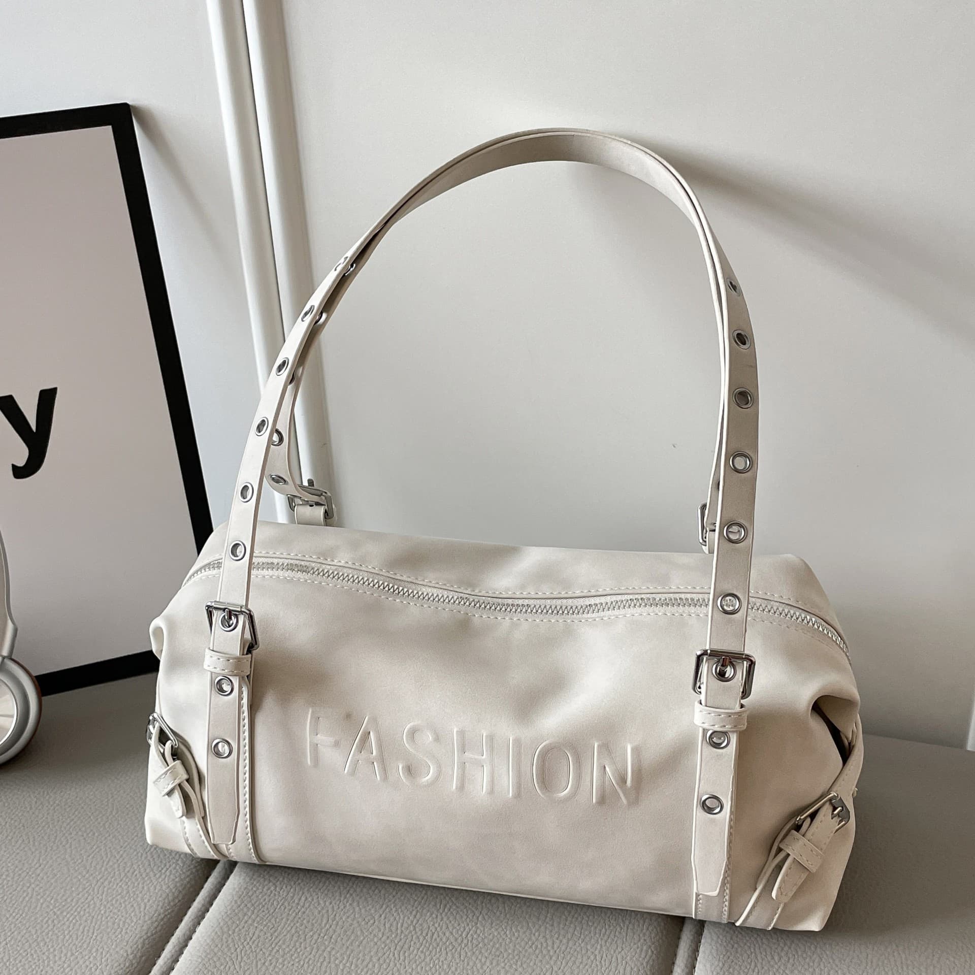 2026 Summer New Simple Personality Handbag Commuter High Appearance Large Capacity Shoulder Fashion Underarm Bag