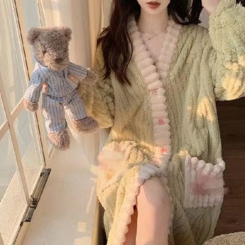 Rainbow Coral Fleece Women's Winter 2025 New Thickened Flannel Loungewear Robe Wearable Outdoors Bathrobe