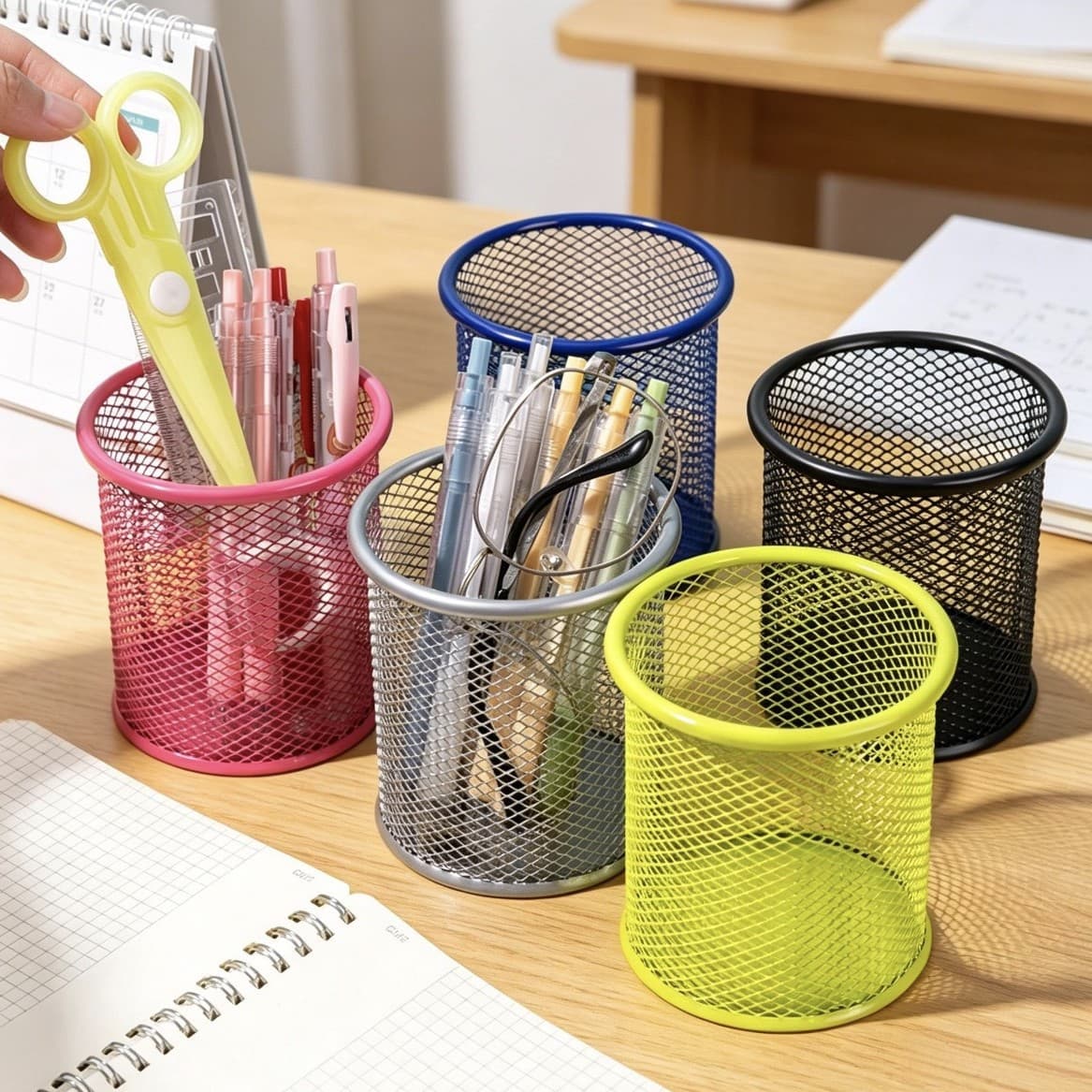 Creative Round Hollow Iron Art Metal Pencil Holder, Multi-functional Desk Office Storage Box, Student Learning Stationery