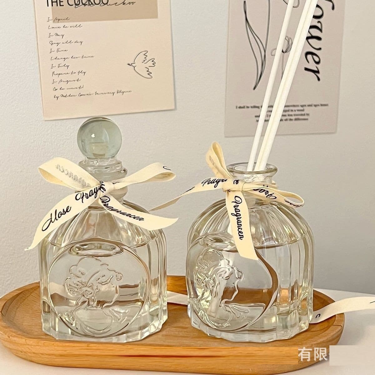 Creative Mini Vase Aromatherapy Bottle Vintage Embossed Sealed Empty Transparent Mini Flower Arrangement Decoration Glass Bead Lid Diffuser Bottle