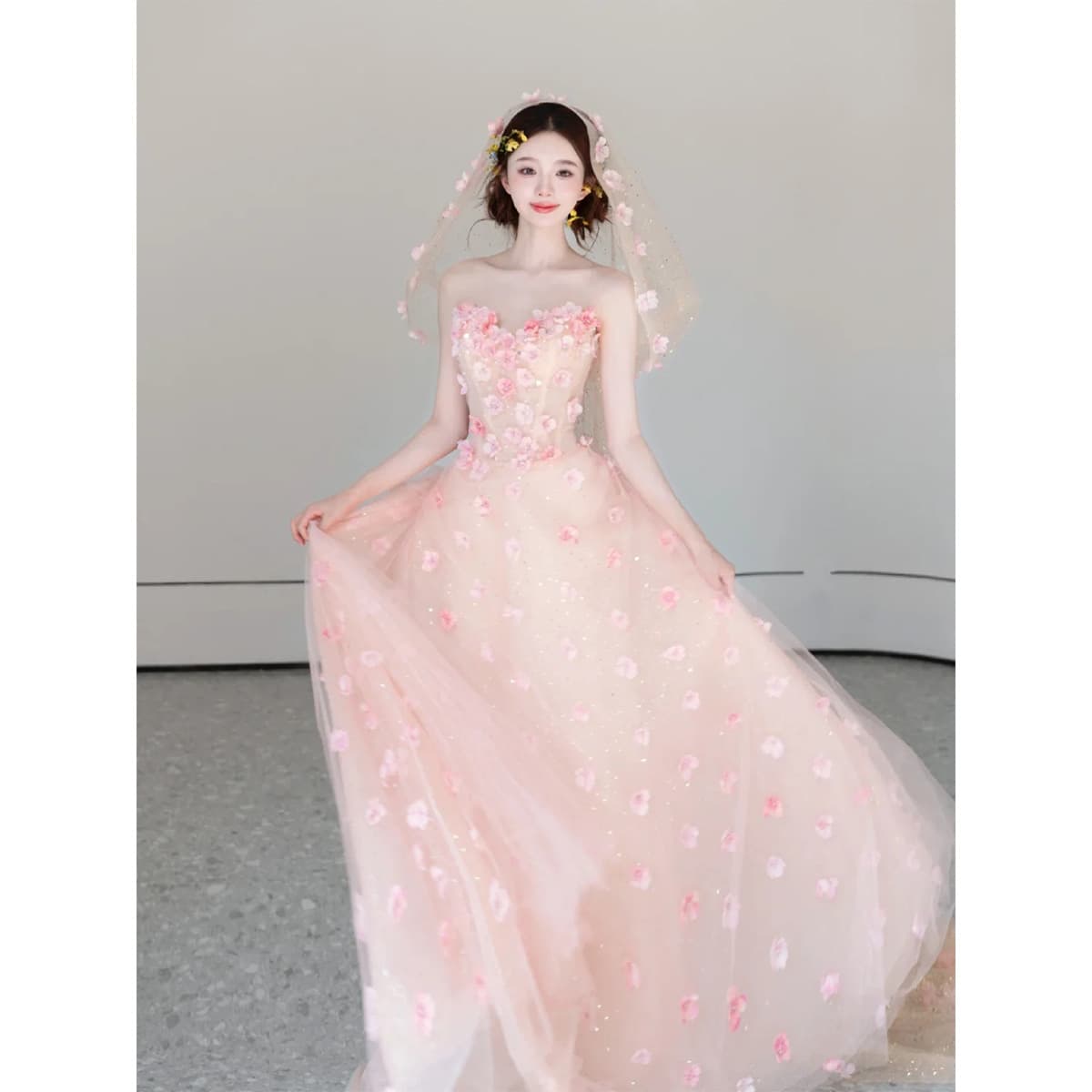 Tubeless evening dress 2026 new banquet engagement dress niche adult high-end bride dressing gown toasting dress