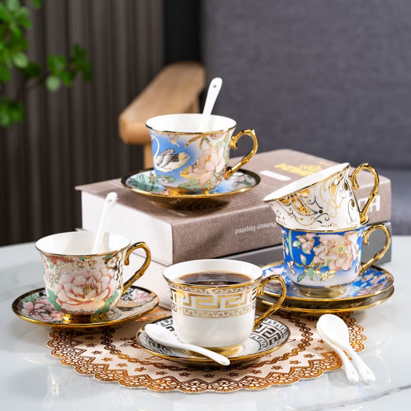 Ceramic Coffee Set European Gold Rim Coffee Cup Luxury Afternoon Tea Cup Home Beauty Salon High-End Floral Tea Cup and Saucer