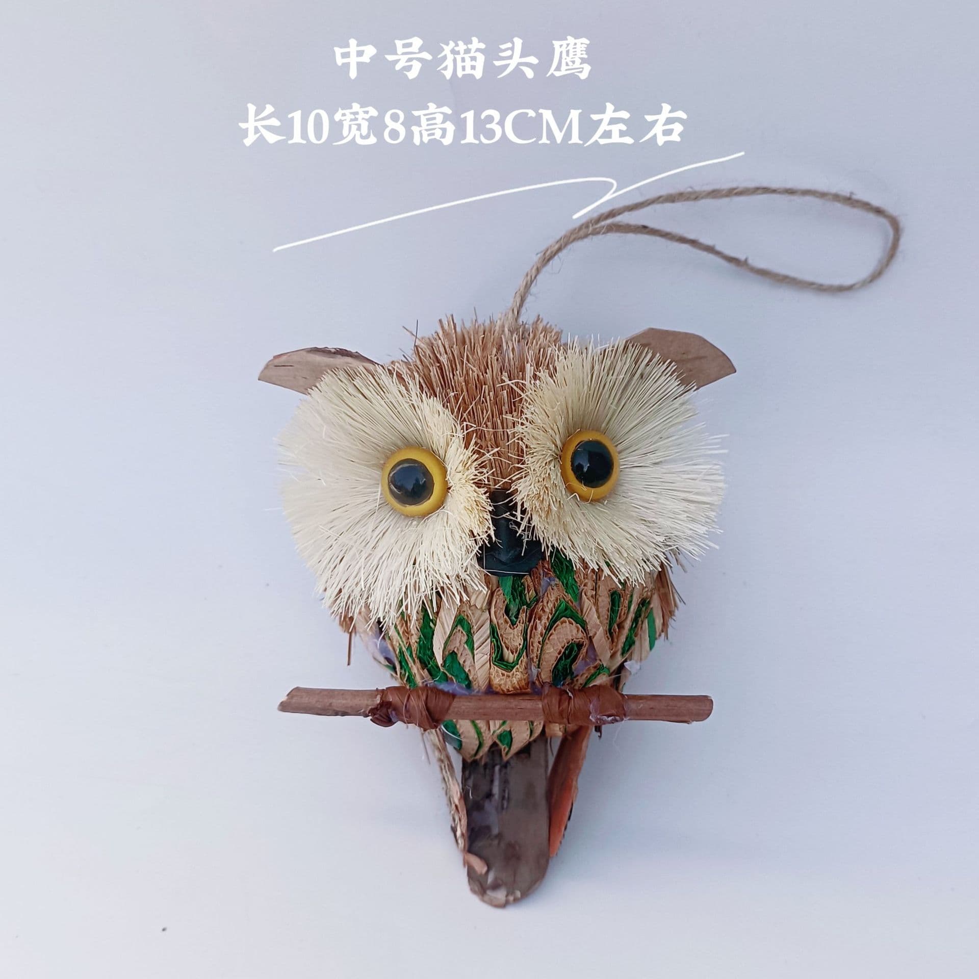 Medium-sized woven owl in natural color, handmade cattail grass weaving, pastoral rustic forest-themed hanging ornament, natural style decoration.