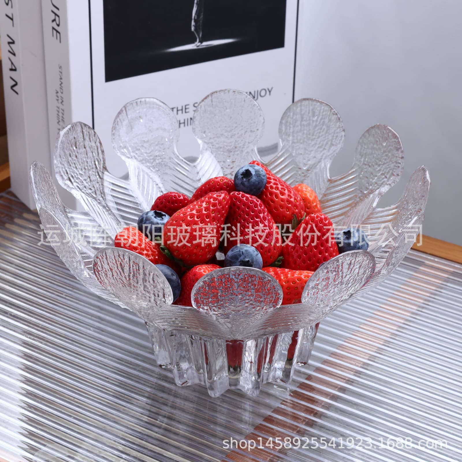 Crystal Glass Phoenix Tail High-End Fruit Bowl, Home Living Room Luxury Fruit Tray 2024 New Style Petal Decorative Plate for Coffee Table