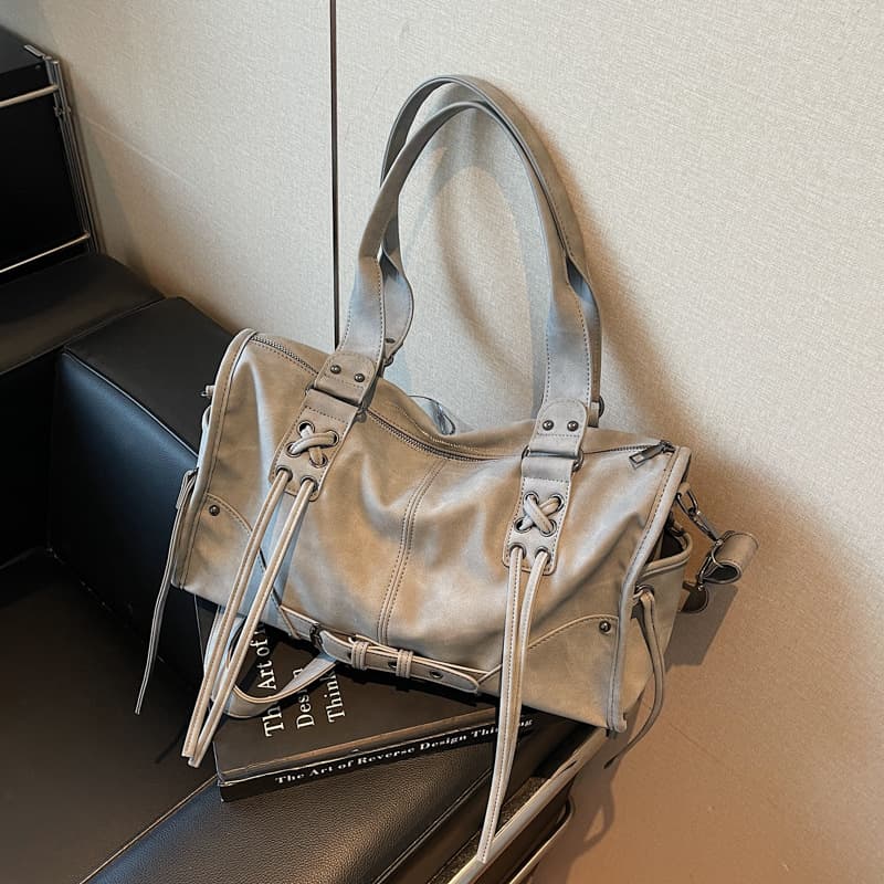Cross-border high-quality commuter portable shoulder bag women's new live broadcast high-quality tote bag Internet celebrity trendy cool motorcycle bag