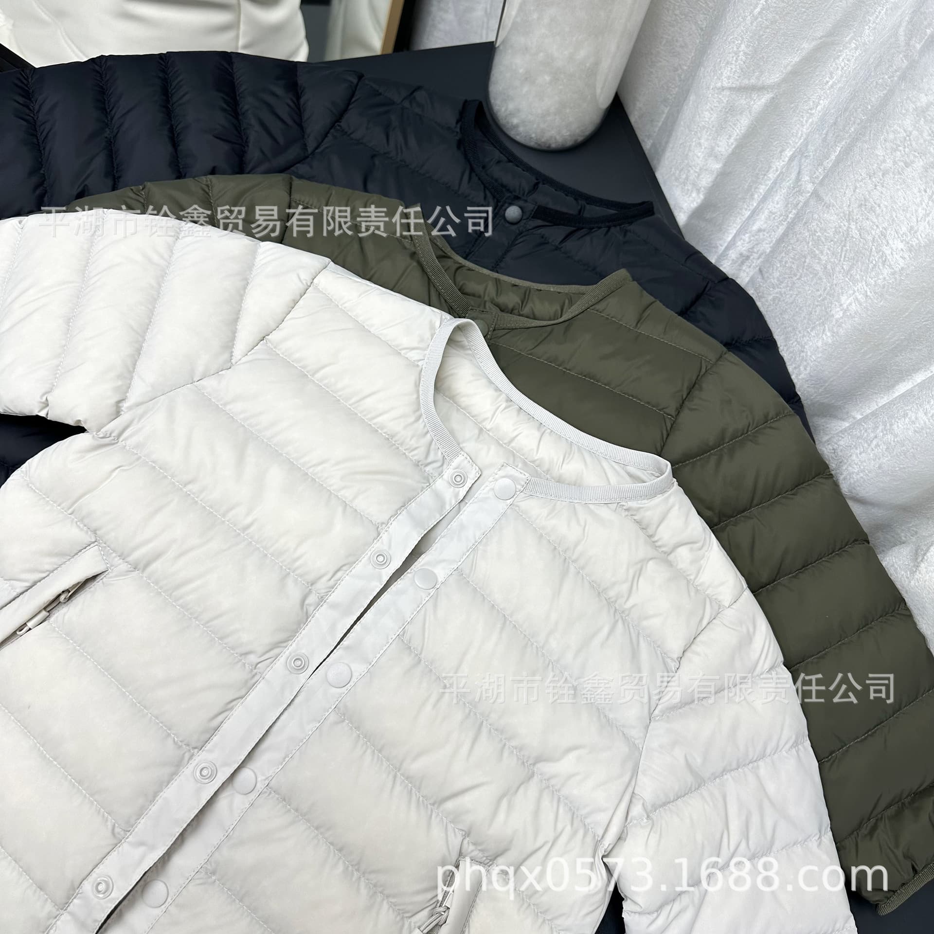 Children's autumn and winter long-sleeved down jacket, lightweight style, suitable for boys and girls, perfect for layering under school uniforms, 90% down.