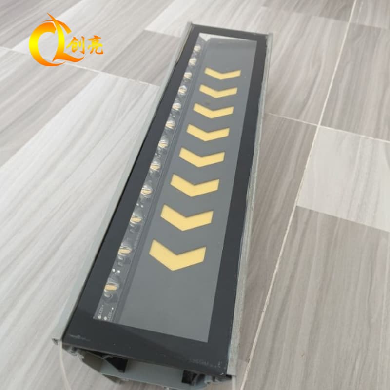 Integrated highway guardrail lights 18W elevated bridge guardrail lights corrugated LED road lighting traffic warning lights