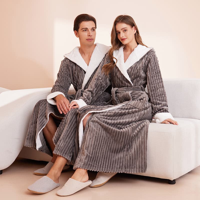 2024 New Plus Size Couple Flannel Robe, European Size Extra Long Thick Cut Velvet Hooded Bathrobe for Men and Women, Cross-Border