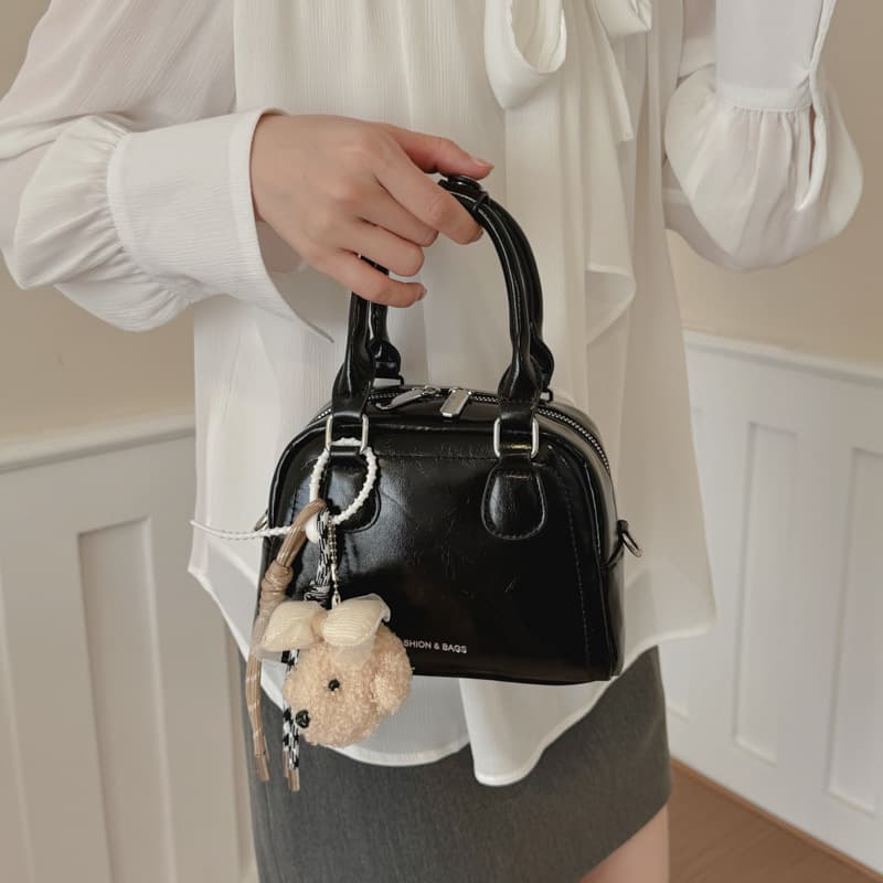 Korean-style Sweet Bowling Bag for Women, Fashionable and Versatile Shoulder and Crossbody Bag, 2026 New Arrival with High-End Feel, Commuter Handbag