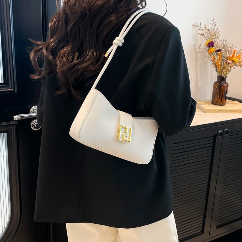 French Chic Minimalist Baguette Underarm Bag for Women 2026 New Fashion Versatile Handbag Elegant Shoulder Crossbody Bag