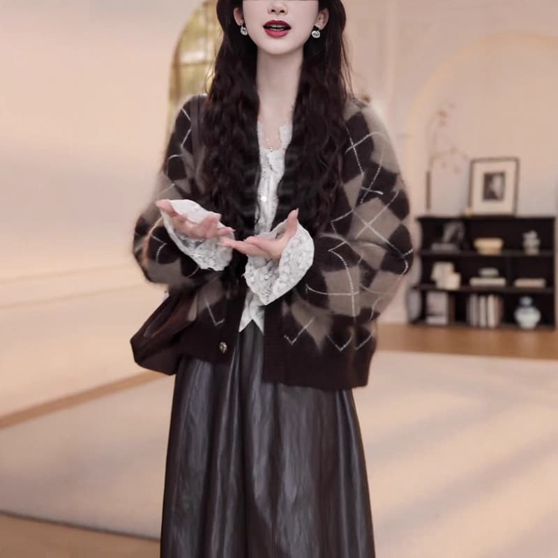 Loose knitted sweater jacket women's sweater 2025 autumn and winter new style versatile matching leather skirt casual 2026 spring style