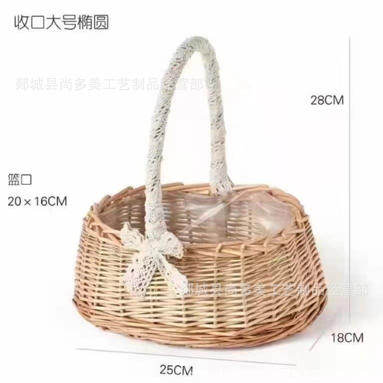 Wholesale rattan and straw flower baskets, handwoven baskets for fresh and dried flowers, small flower girl wedding handbags.