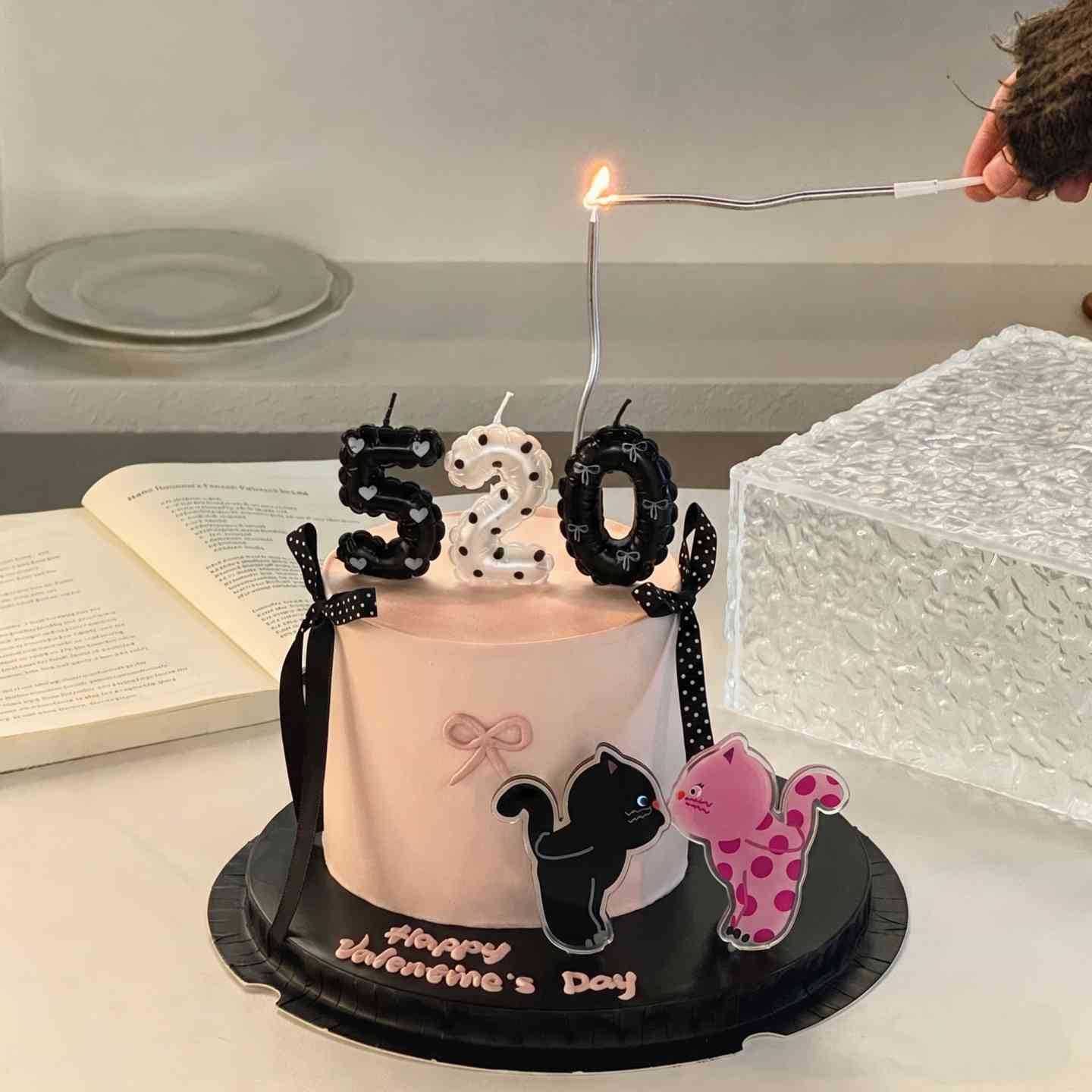 Internet celebrity 520 digital candle cake decoration plug-in kissing cat love acrylic dessert table decoration plug-in