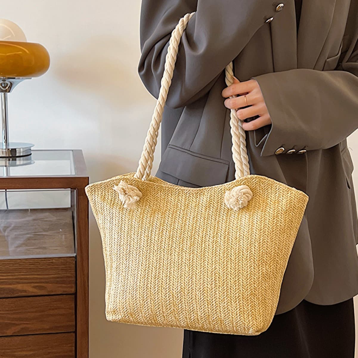 Large Capacity Straw Woven Bag 2024 New Fashionable Handheld Tote Bag Vacation Woven Commuter Stylish Versatile Shoulder Bag