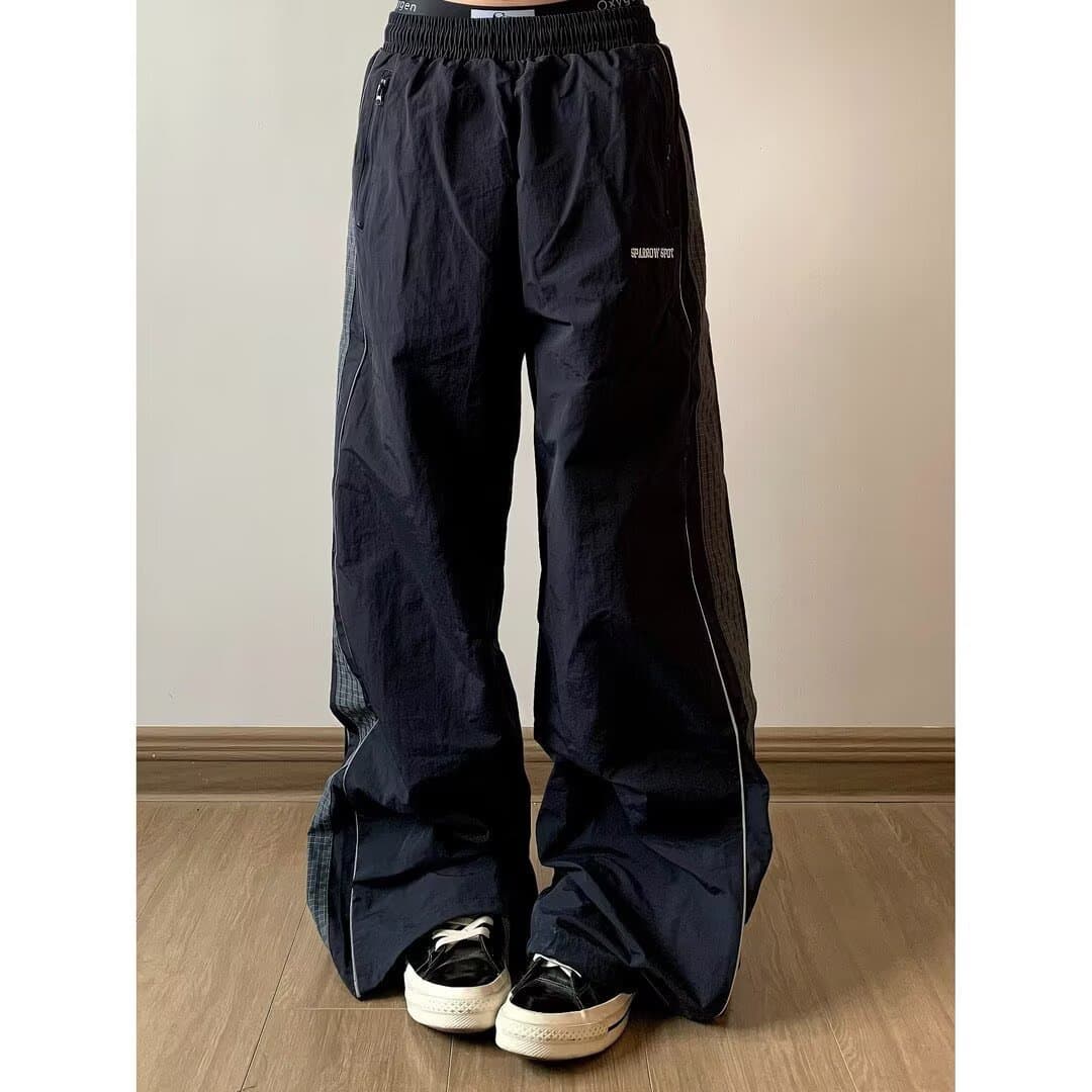American style side spliced casual pants for men and women, summer retro letter embroidered sports trousers, trendy pleated paratrooper pants