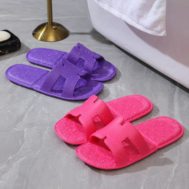 Good-looking couple slippers, light and easy to carry when traveling to hotels, comfortable and considerate summer slippers for adults