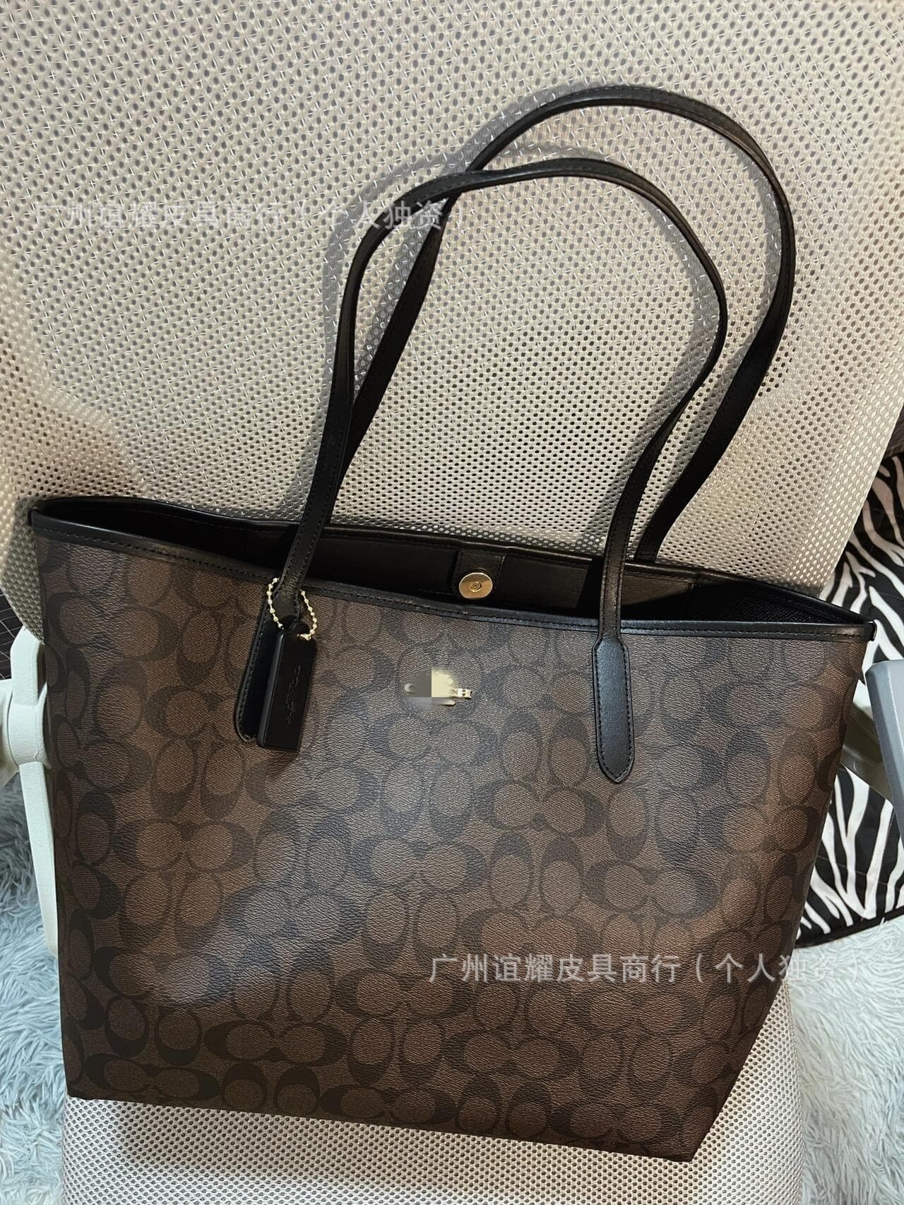 Koujia New City33 Tote Bag Large Capacity Fashionable Commuter Shopping Bag Stylish Versatile Handheld Shoulder Bag for Women
