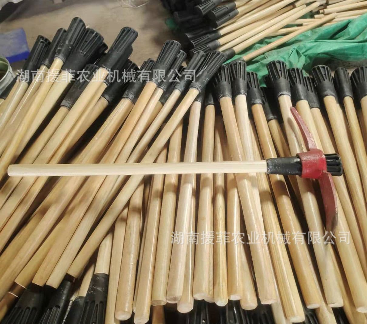 HOT Plastic-Injected Wooden Handle Steel Pickaxe Handle - First-Grade Pickaxe Handle, Size 6 Hole Steel Pickaxe Handle