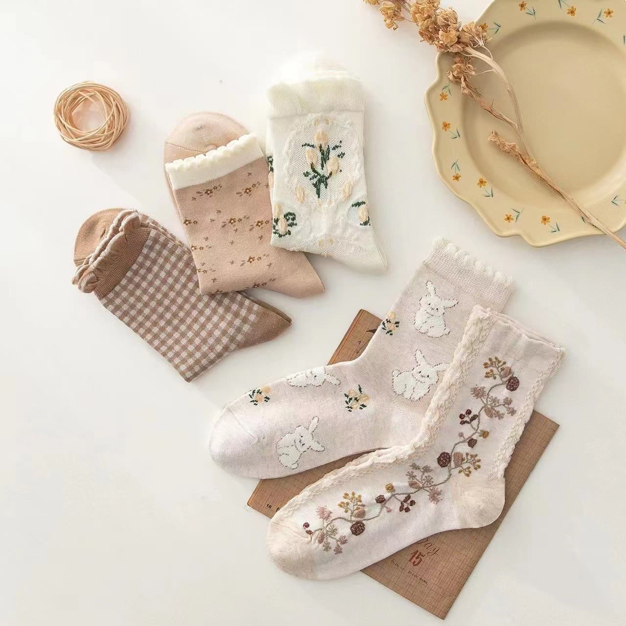 Women's Mid-Calf Socks for Autumn and Winter, Ins Style, Artistic Long Socks, Korean Versatile Cute Long Tube Sweat-Absorbing Socks