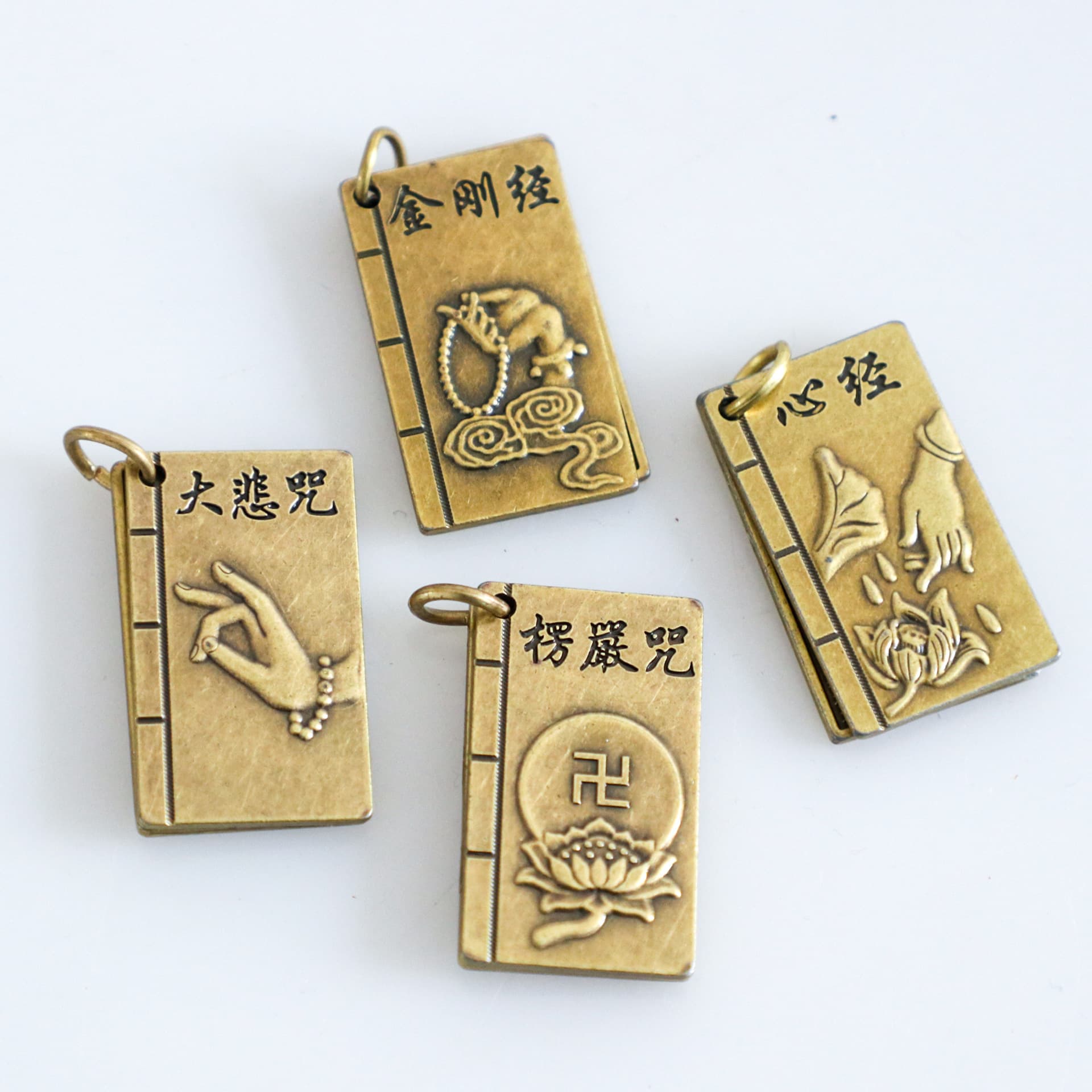 Ou Yue manufacturer wholesale alloy Heart Sutra Shurangama Mantra Great Compassion Mantra keychain retro pendant Diamond Sutra affinity item gift